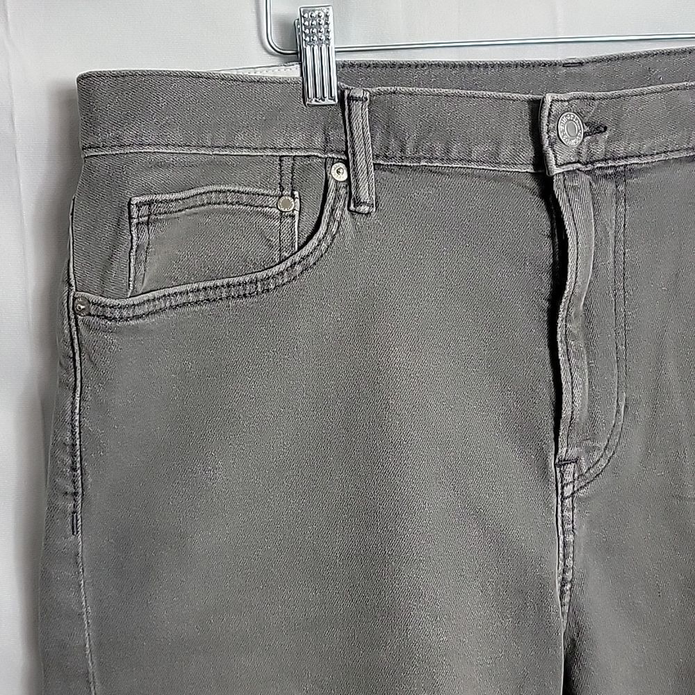 H&M.. denim slim fit shorts.. - Picture 3 of 12